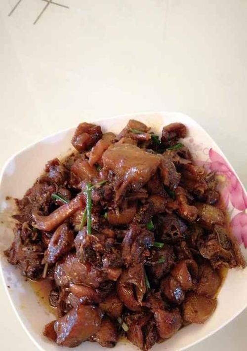 小蘑菇炒肉片无盐无味精版怎么做？有哪些健康烹饪技巧？