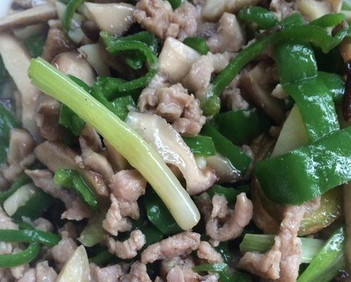 小蘑菇炒肉怎么做？步骤和技巧有哪些？