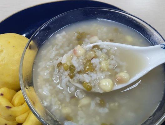 小米燕麦绿豆粥怎么做？有哪些健康益处？