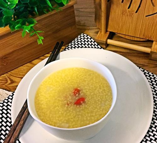 小米虾仁粥怎么做？步骤和技巧有哪些？