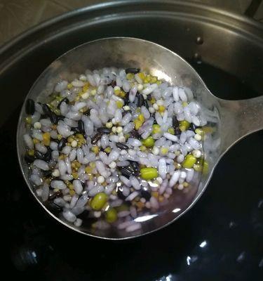 小米糯米粥怎么做？步骤和技巧有哪些？