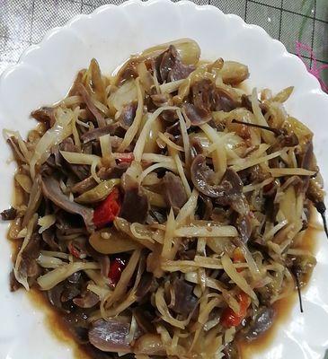 小米辣泡茭头的做法是什么？步骤和注意事项有哪些？