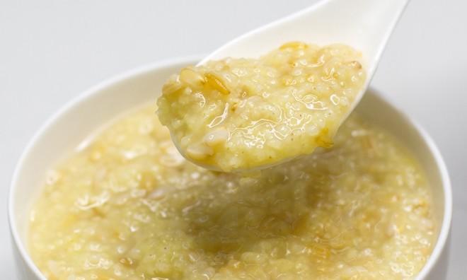 小米鸡肉蔬菜粥怎么做？有哪些健康益处？