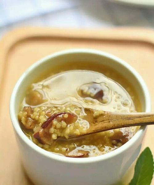 小米红枣核桃稀饭怎么做？有哪些健康益处？