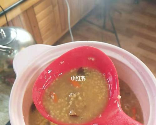 小米红糖大枣粥怎么做？有哪些健康益处？