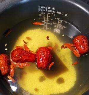 小米红糖大枣粥怎么做？有哪些健康益处？