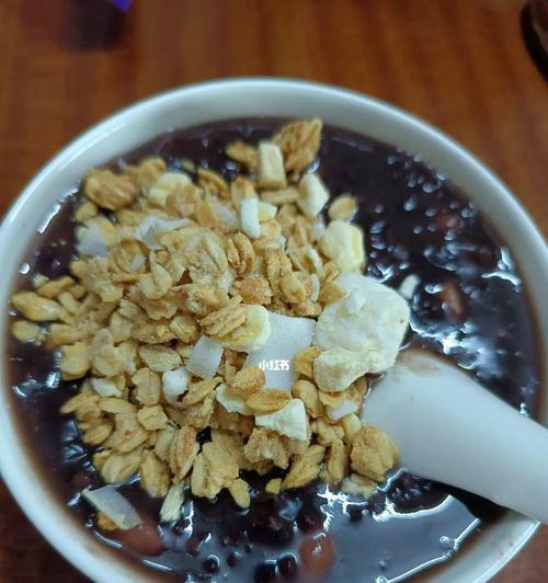 小米黑豆莲子粥怎么做？有哪些健康益处？