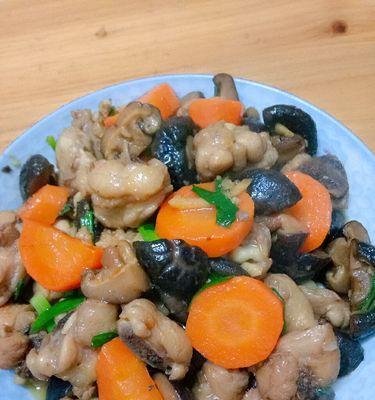香菇闷鸡怎么做才美味？详细步骤解析！