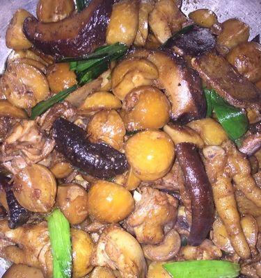 香菇闷鸡怎么做才美味？详细步骤解析！
