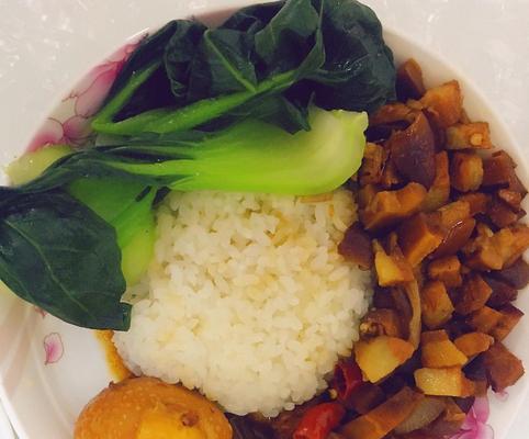 香菇卤肉饭怎么做？步骤和技巧有哪些？