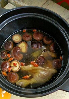 香菇栗子鸡汤怎么做？有哪些步骤和技巧？