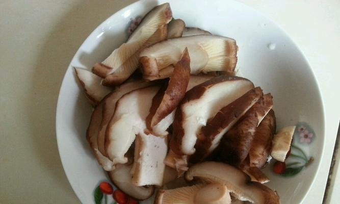 香菇茭白炒肉片怎么做？步骤和技巧有哪些？