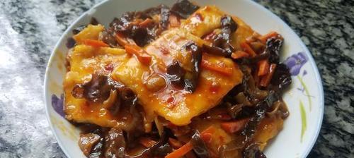 香菇酱木耳烧豆腐的做法是什么？步骤详细吗？