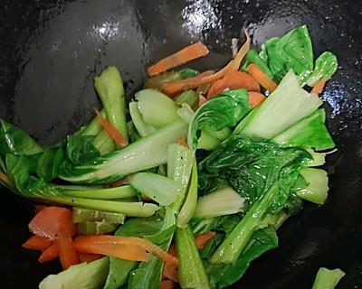 香菇酱炒小白菜怎么做？步骤和技巧有哪些？