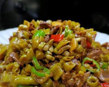 香菇鸡杂炒青椒的做法是什么？步骤详解如何做？