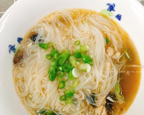 香菇鸡汤米线怎么做？有哪些步骤和技巧？