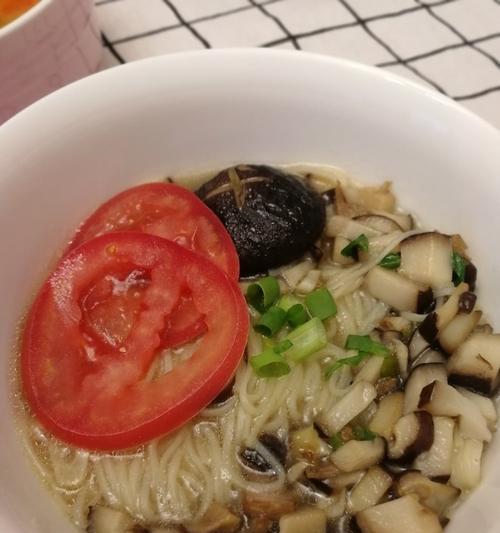 香菇鸡丝汤面怎么做？详细步骤和技巧是什么？