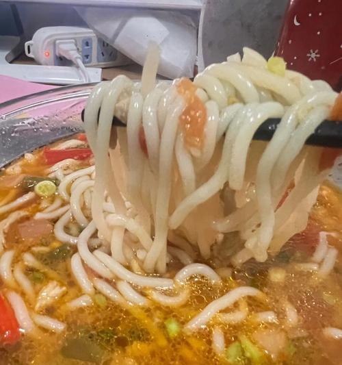 香菇鸡丝酸菜米线怎么做？详细步骤和技巧是什么？
