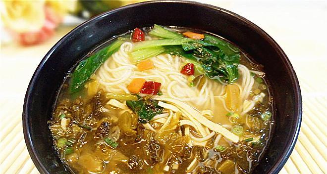 香菇鸡丝酸菜米线怎么做？详细步骤和技巧是什么？