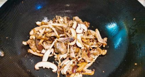 香菇鸡丝面怎么做？详细步骤和技巧是什么？