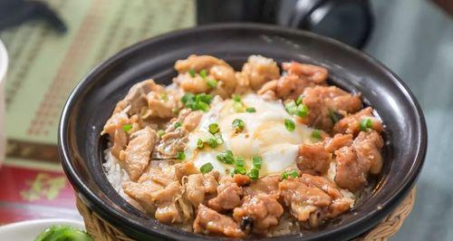 香菇鸡肉煲仔饭怎么做？步骤和技巧有哪些？