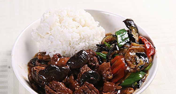 香菇鸡块盖饭怎么做？步骤和技巧有哪些？