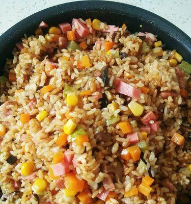 香菇鸡丁炒饭的做法是什么？如何在家轻松制作？