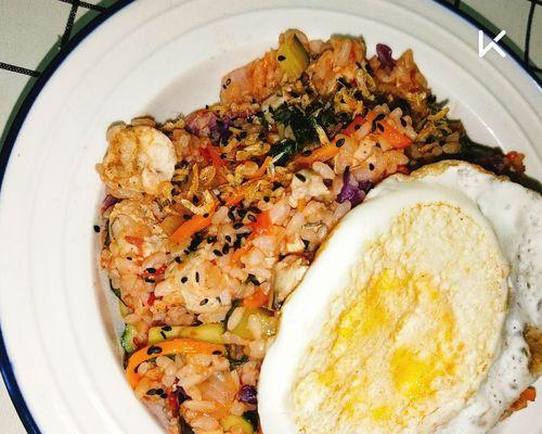 香菇鸡丁炒饭的做法是什么？如何在家轻松制作？