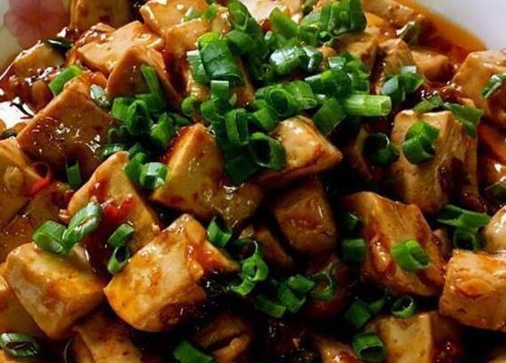 香菇火腿炖豆腐怎么做？步骤和技巧有哪些？