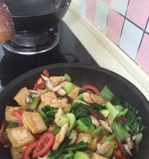香菇汇豆腐怎么做？详细步骤和技巧是什么？