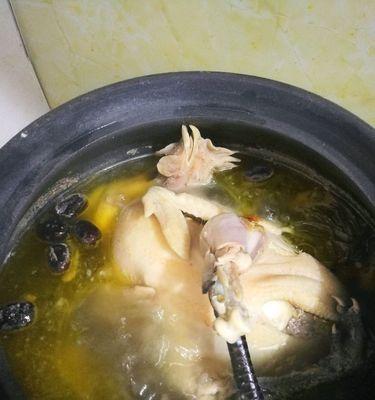 香菇黄花菜炖鸡的做法是什么？步骤详解如何做？