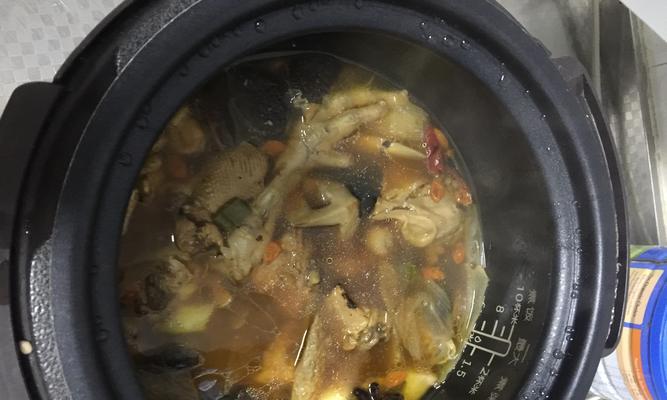 香菇黄花菜炖鸡的做法是什么？步骤详解如何做？