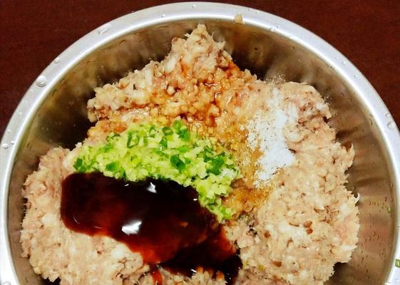 香菇葫萝卜馅小馄饨怎么做？详细步骤和技巧是什么？