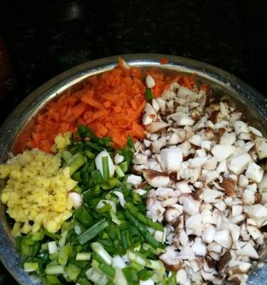 香菇胡萝卜馅饺子怎么做？有哪些步骤和技巧？