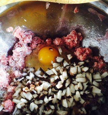 香菇胡萝卜鲜肉包的做法是什么？如何在家轻松制作？