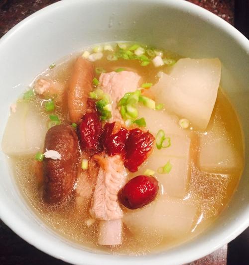 香菇胡萝卜排骨汤怎么做？步骤和技巧有哪些？