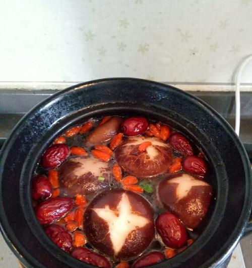 香菇红枣乌鸡汤的做法是什么？如何在家轻松制作？