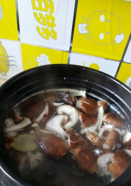 香菇红枣炖鸡汤的做法是什么？如何炖出美味的鸡汤？