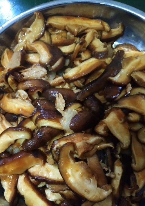 香菇黑木耳炒肉片怎么做？步骤和技巧有哪些？