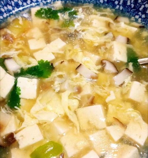 香菇海虾豆腐汤怎么做？有哪些步骤和技巧？