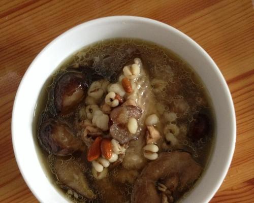 香菇枸杞鸽子汤怎么做？有哪些健康益处？
