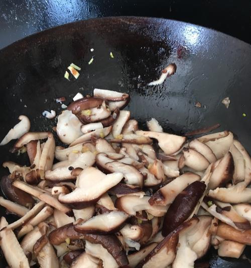 香菇盖肉怎么做？步骤和技巧有哪些？