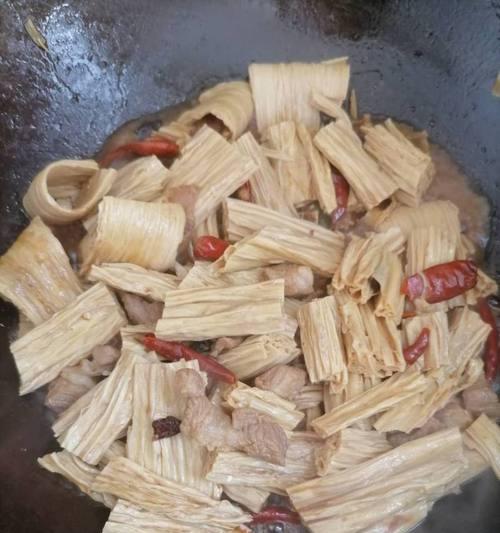 香菇腐竹闷肉的做法是什么？步骤详解如何做？
