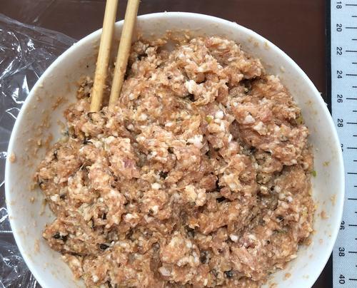 香菇粉丝鲜肉包的做法是什么？如何在家轻松制作？