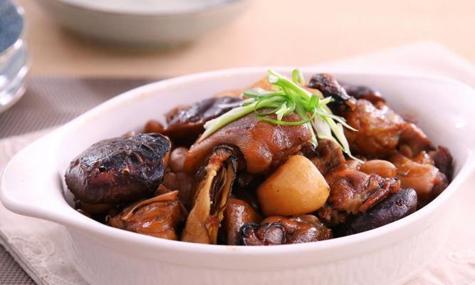 香菇炖猪蹄的做法是什么？如何炖出美味的香菇猪蹄？
