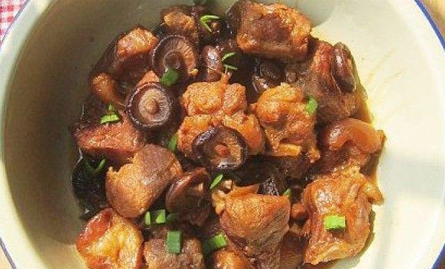 香菇炖肉的做法是什么？如何炖出鲜香可口的香菇炖肉？