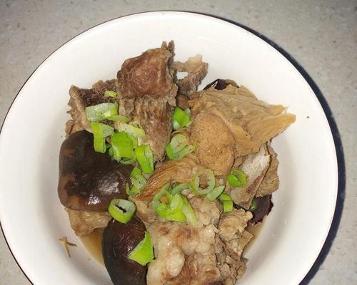 香菇炖排骨怎么做才美味？步骤和技巧有哪些？