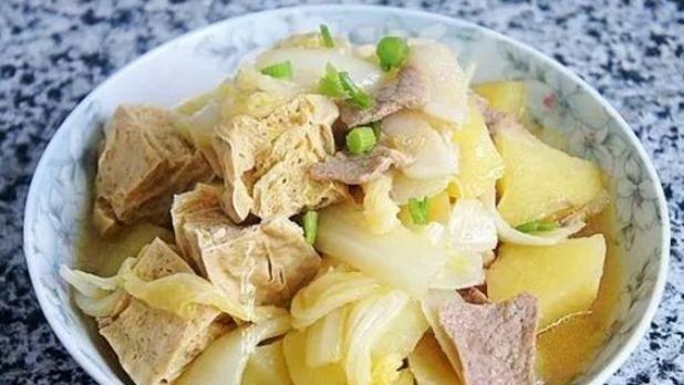香菇炖冻豆腐怎么做？步骤和技巧是什么？
