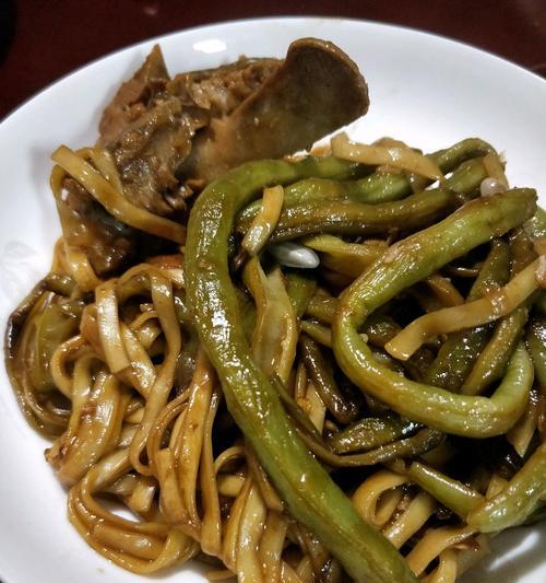 香菇豆角焖面怎么做？步骤和技巧是什么？
