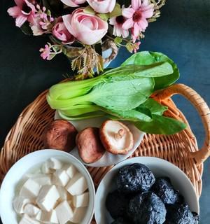 香菇豆腐鱼丸汤怎么做？步骤和技巧有哪些？